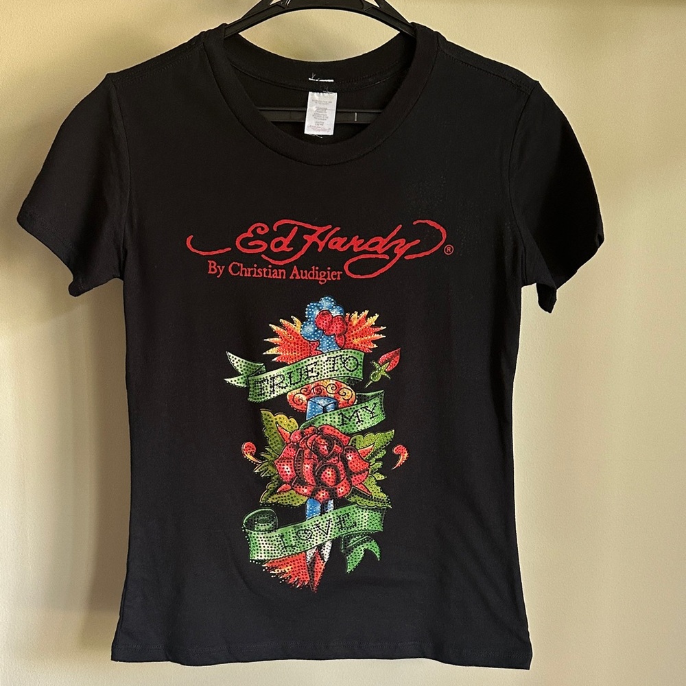 Tee-Shirt; short sleeves; Ed Hardy by Christian Audigier. Excellent condition.